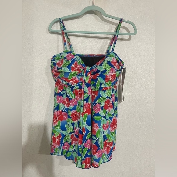 A short fit tummy solution top tankini strapped NWT size 16 summer beach print - Picture 1 of 3